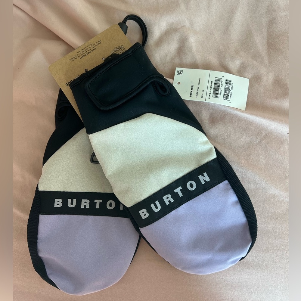 Brand New Burton mittens Size M touch screen